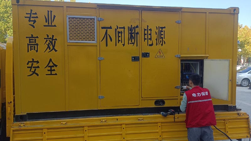 连云柴油发电机组和UPS电源配合使用时，如何避免切换过程中的电力中断？